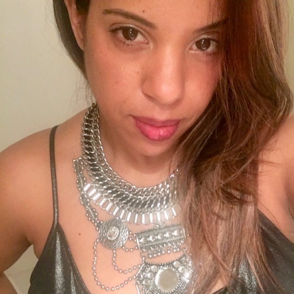 Meet your Posher, Yvette - Picture 1 of 1